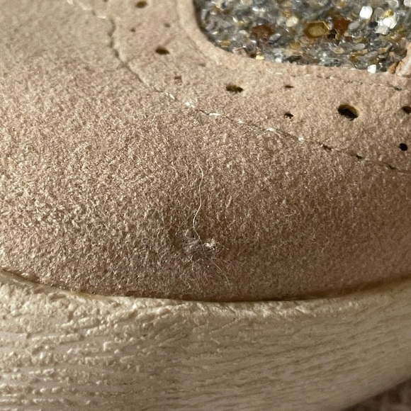 Mi.iM light gold sneakers with pink heart - Picture 5 of 12